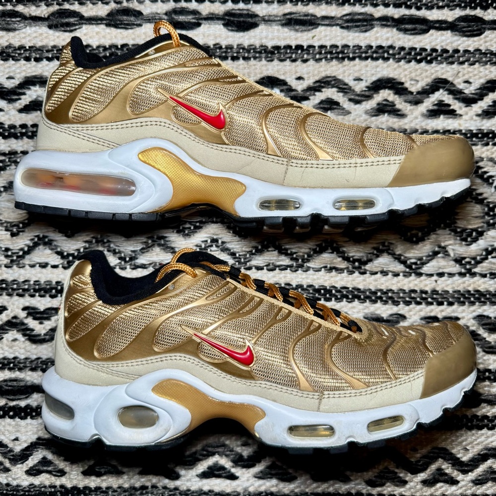 Nike Men's Gold and Red Air Max Sneakers